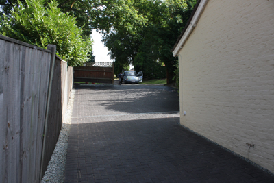 03 11 09 storrington Driveway  006